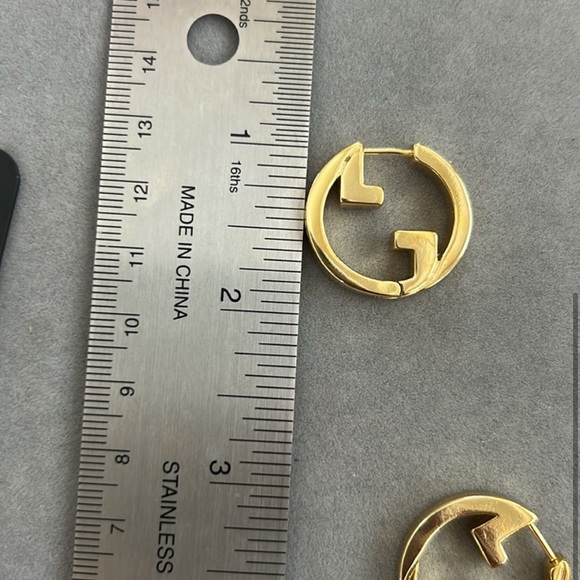 New GUCCI BLONDIE HOOP EARRINGS with bag and box ready to gift - Picture 4 of 6